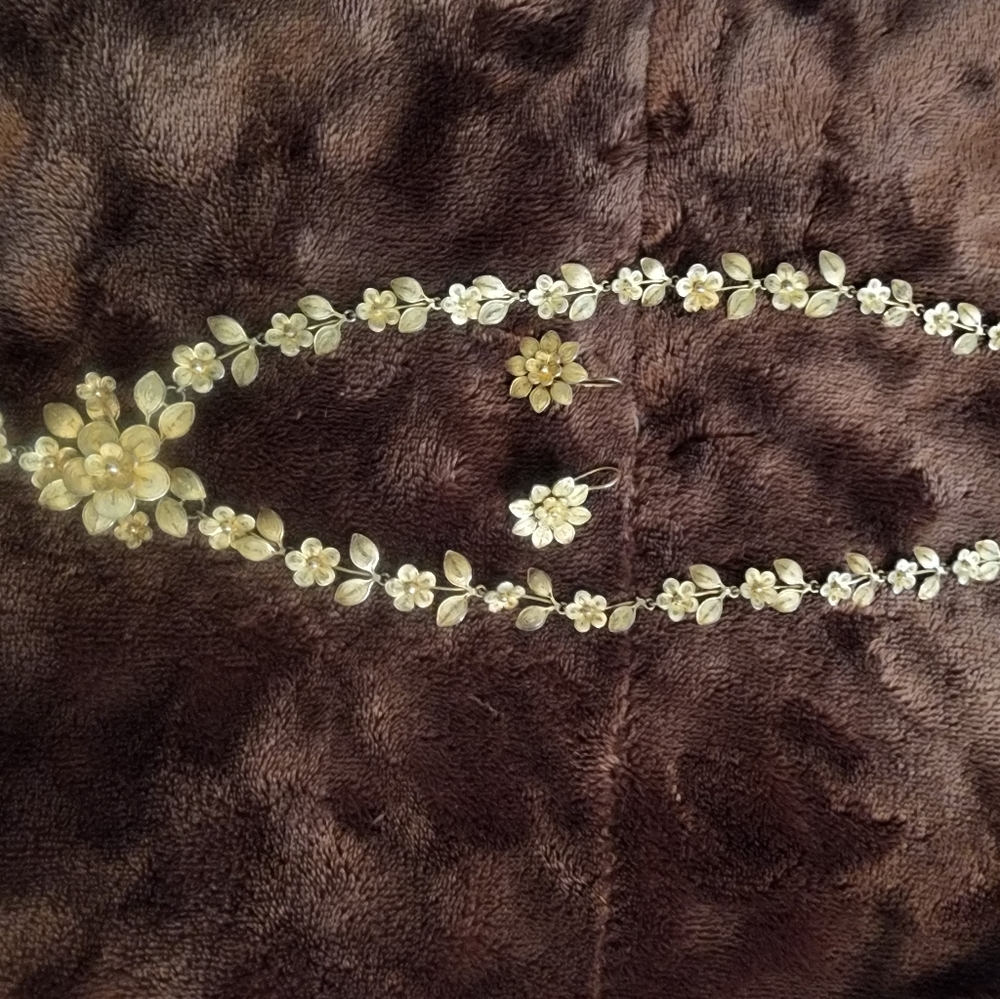 Vintage Floral Necklace and Earrings